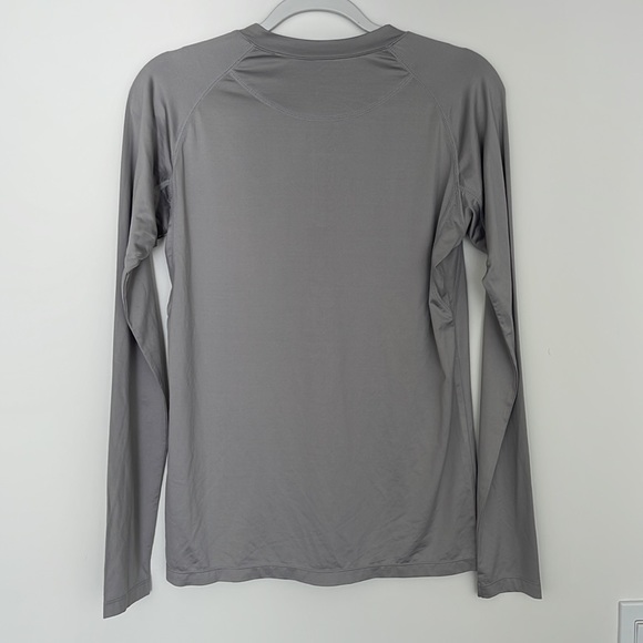 NEW Uniqlo Women Warm Dry Half Zip Long Sleeve Gray   Sz M. All Sales are Final - Picture 3 of 10